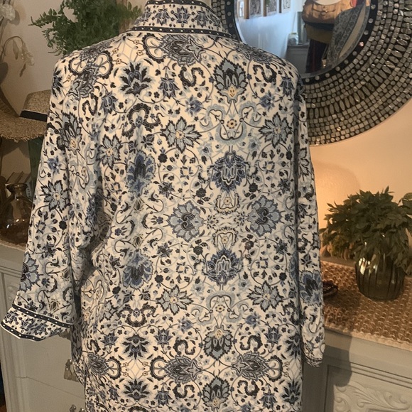 Max Studio -Size Small -open front - Picture 2 of 4